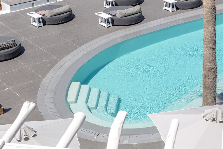 Pool 120 of 225
