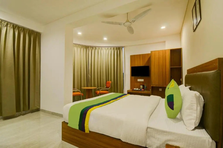 Room 3 of 16