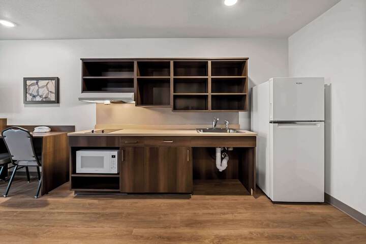 1 King Bed Suite Accessible (2 of 4)
