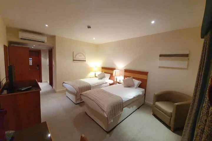Room 6 of 35