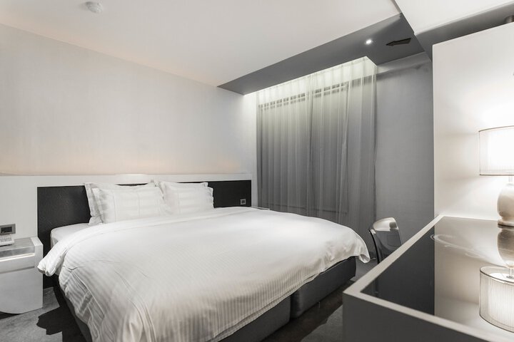 Room 25 of 64