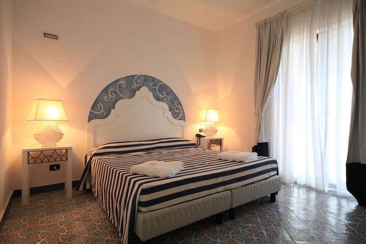 Room 26 of 100