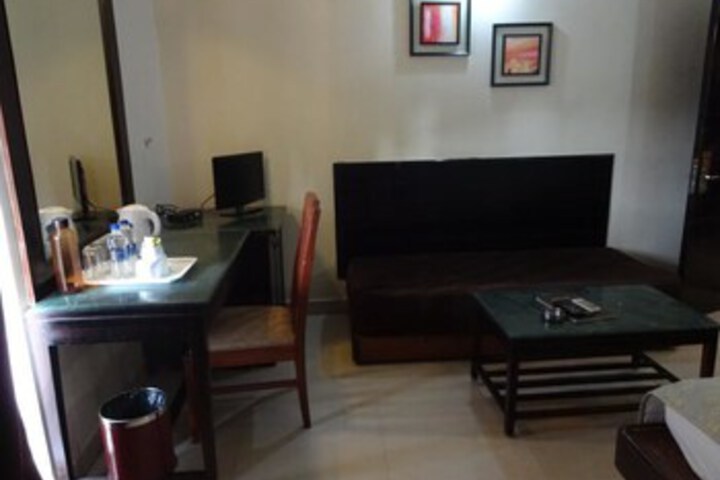 Room 25 of 33