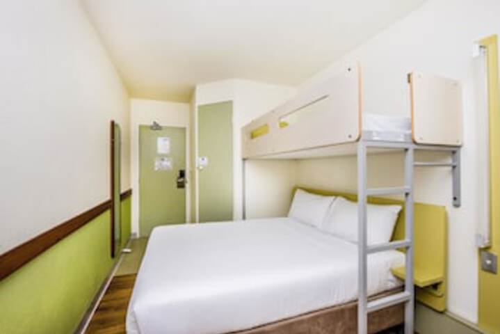Room 10 of 93