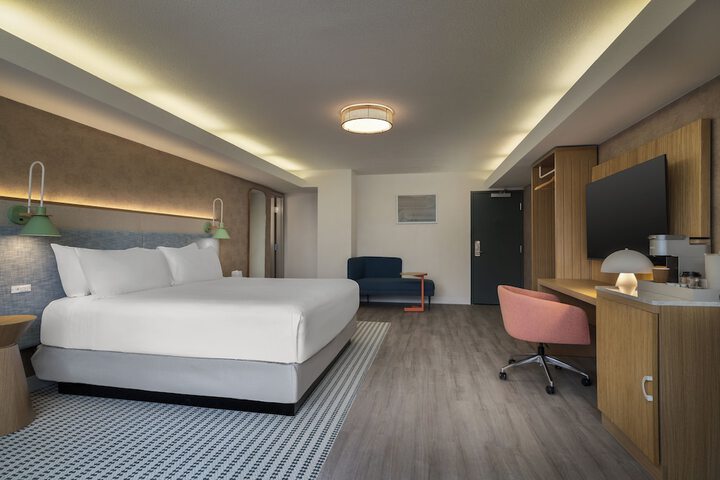 Room 6 of 53