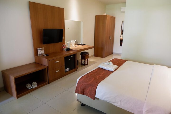 Room 12 of 90