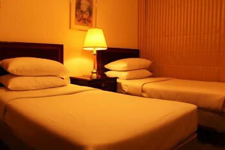 Room 4 of 48