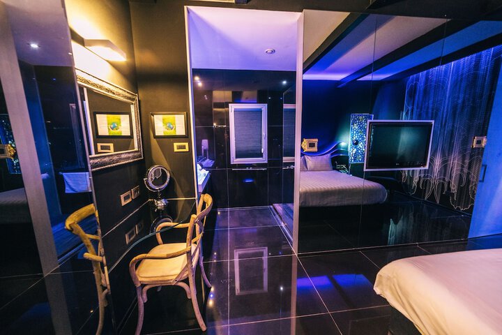 Room 6 of 67