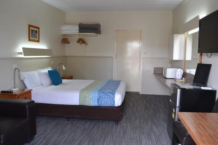 Room 2 of 27