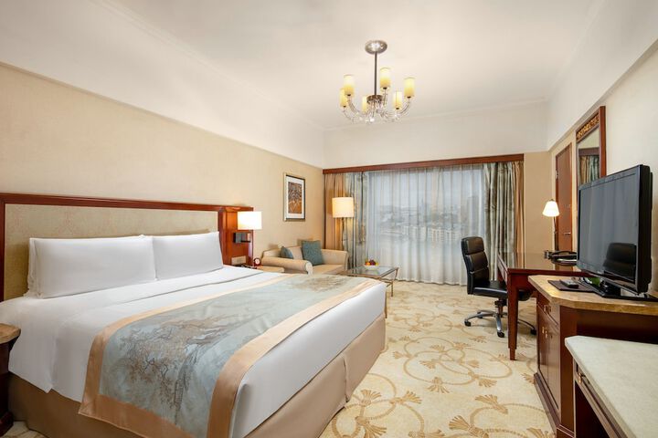 Room 9 of 79