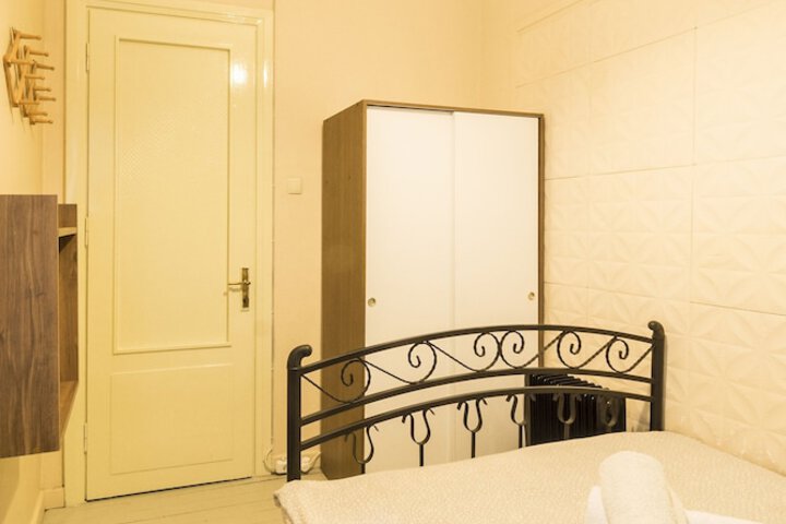 Room 11 of 27