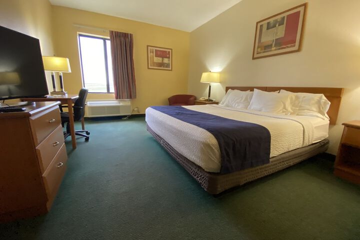 1 King Bed (8 of 8)