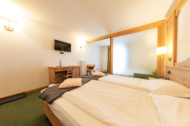 Room 9 of 30