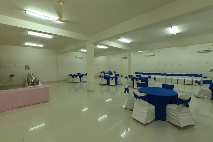 Dining 14 of 19