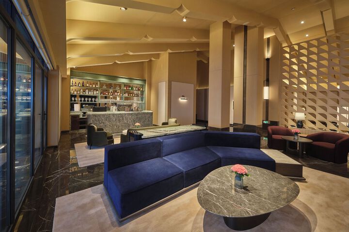 Lounge 62 of 71