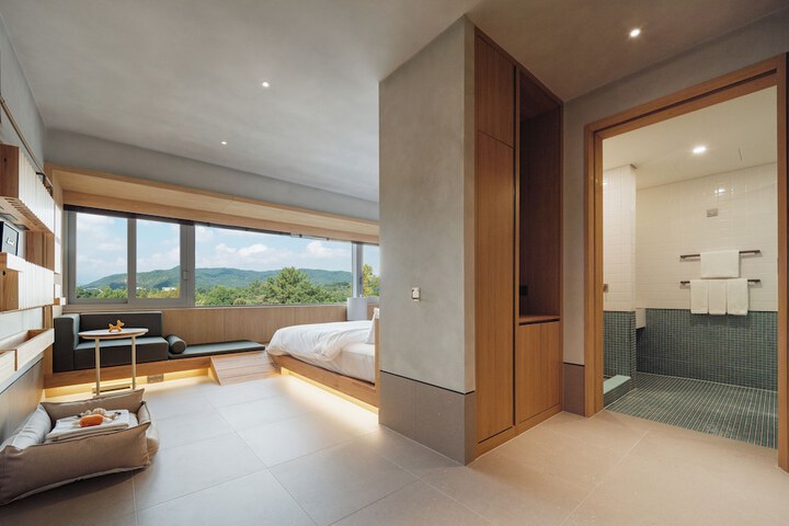 Room 21 of 120