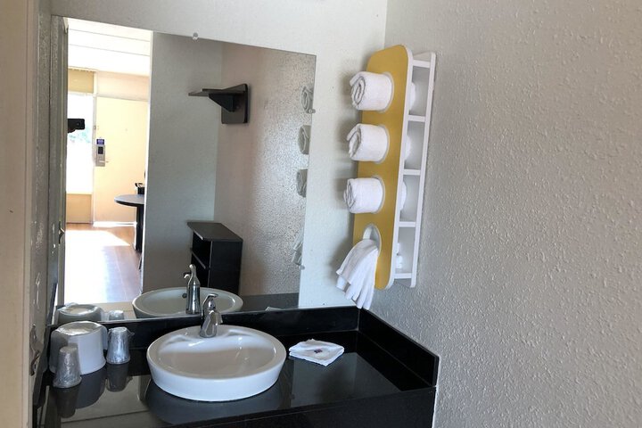 Bathroom sink
