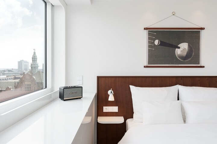 Room 8 of 75