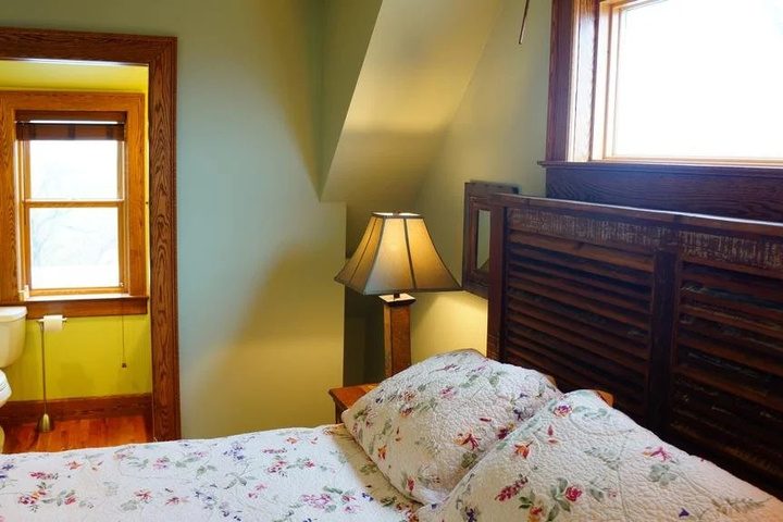 Room 16 of 19