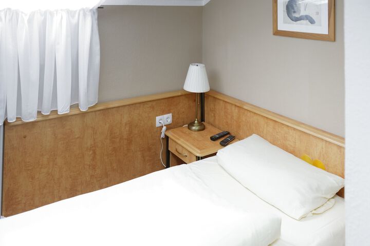 Room 10 of 81