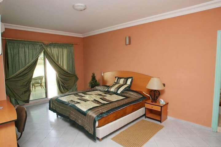 Room 4 of 13