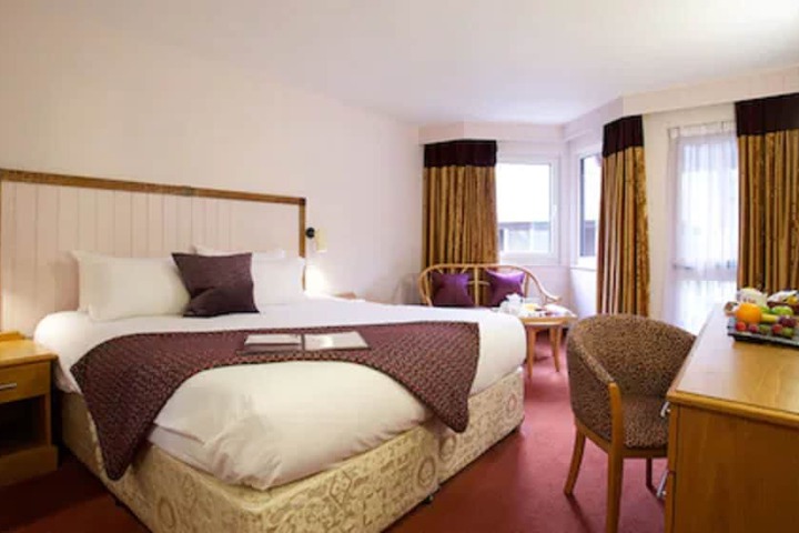 Room 4 of 34