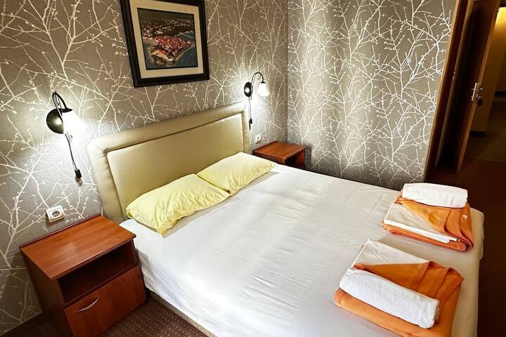 Room 7 of 15