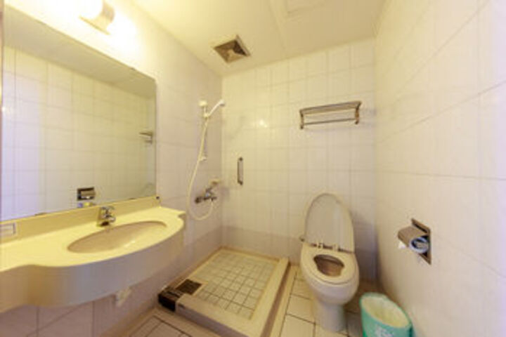 Room 2 of 11