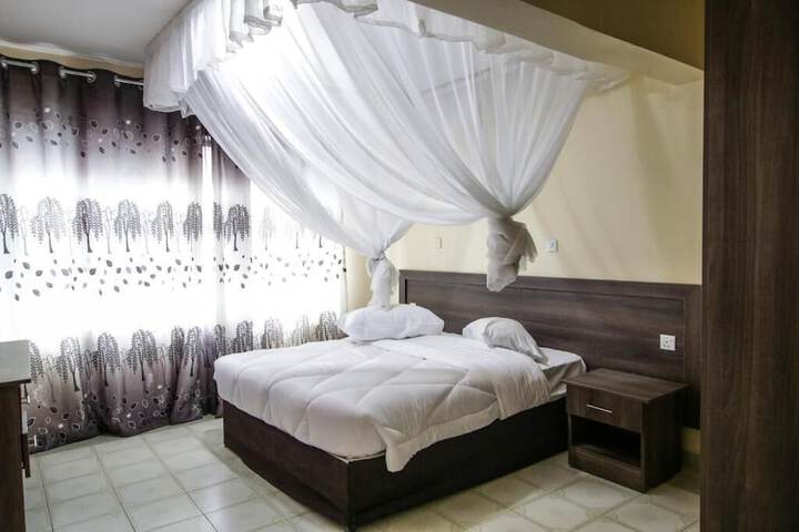 Room 9 of 28