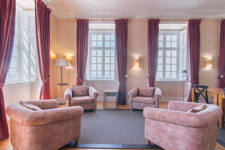 Guest Lobby