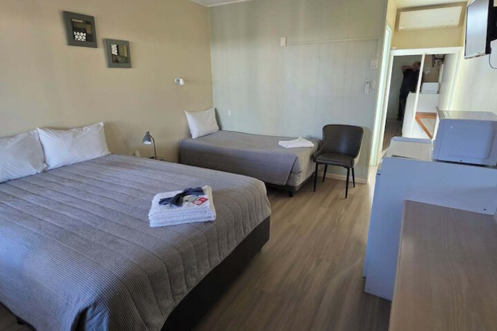 Room 32 of 68