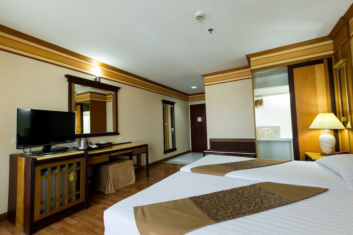 Room 14 of 104