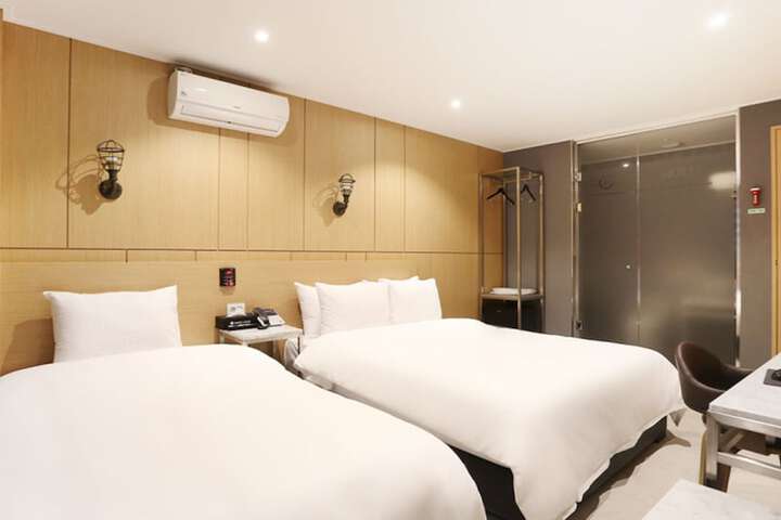 Room 14 of 46
