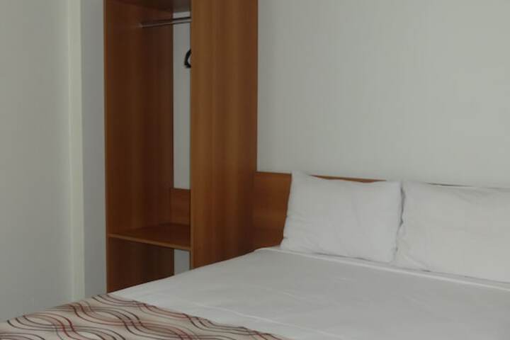 Room 17 of 46
