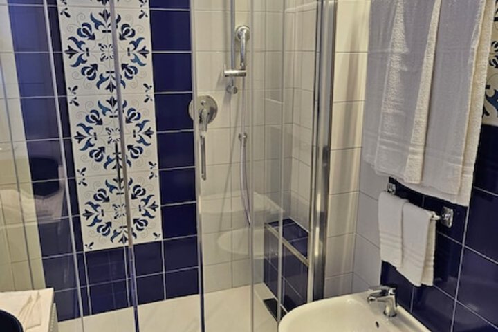 Room 72 of 171