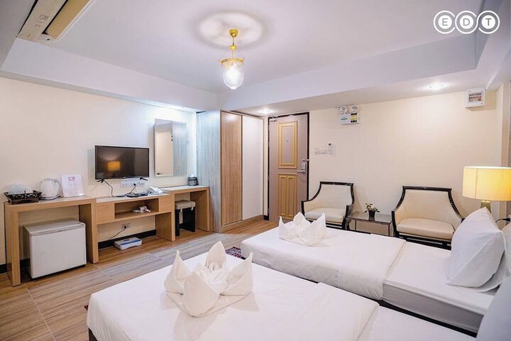 Room 25 of 77