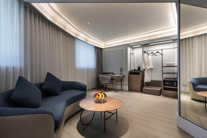 Room 11 of 52