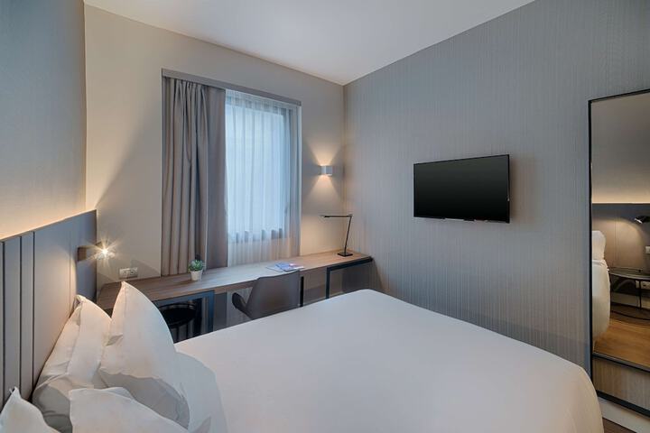 Room 8 of 58
