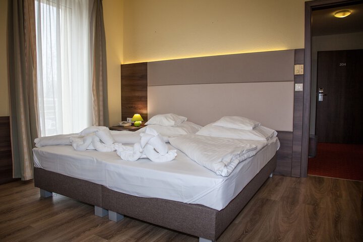 Room 2 of 34