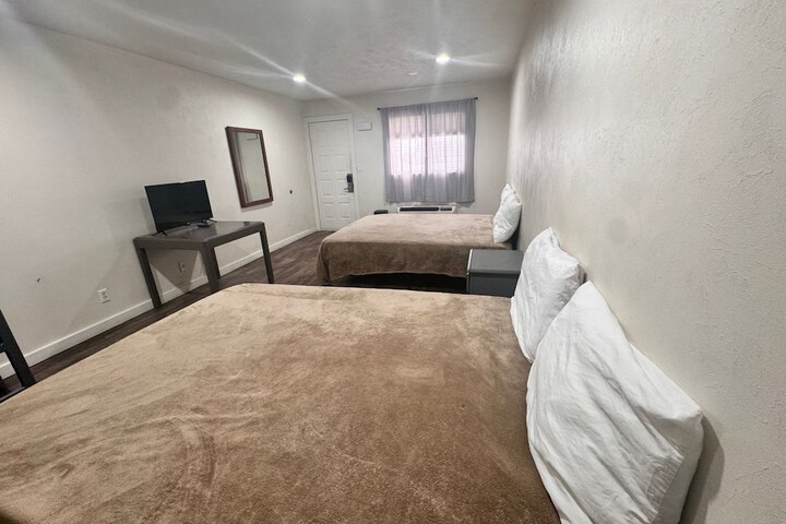 Room 17 of 35