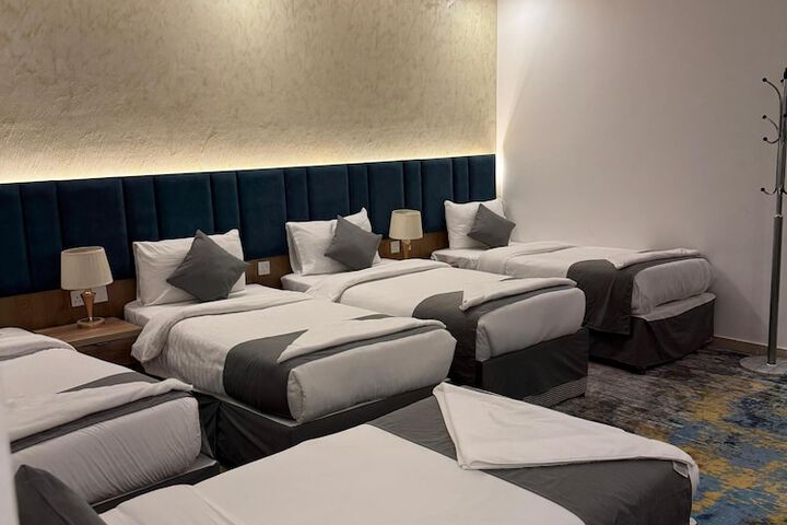 Room 13 of 22
