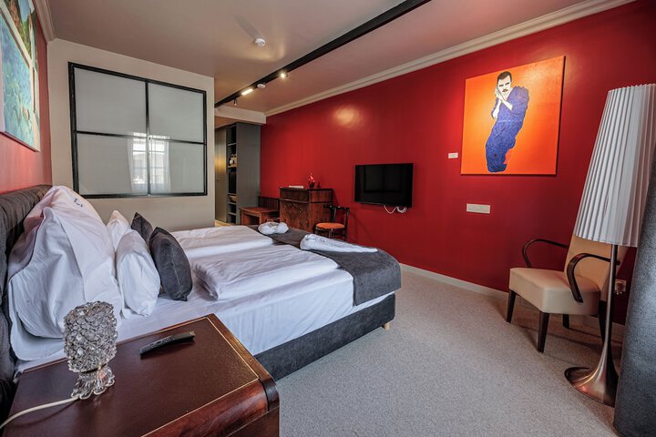Room 35 of 103