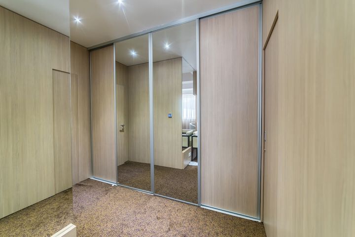 Room 33 of 103