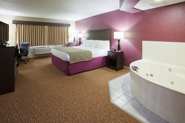 1 King Bed (4 of 15)