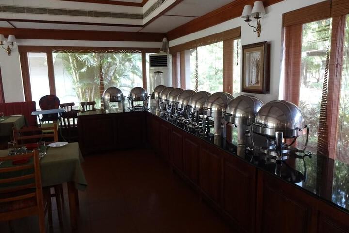Dining 102 of 144