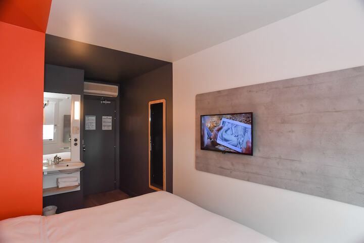 Room 5 of 45