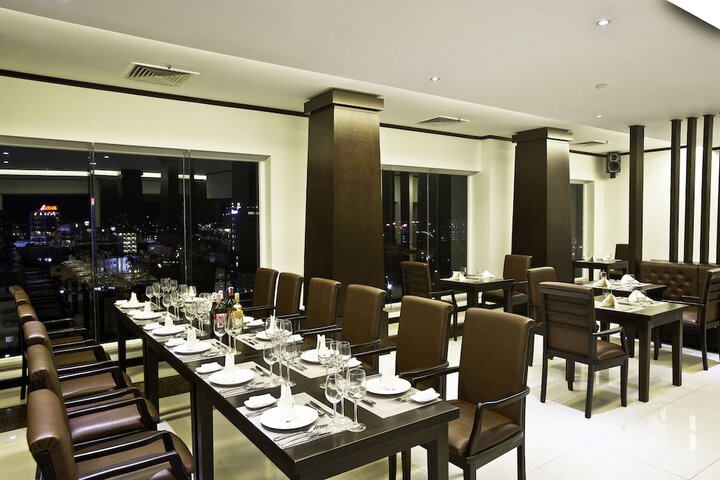 Dining 34 of 56