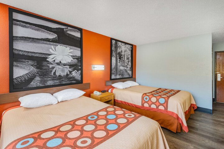 2 Double Beds (5 of 5)