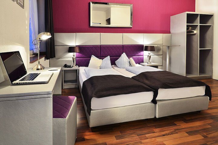 Room 4 of 18