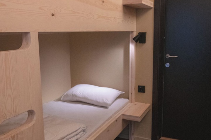 Room 13 of 76